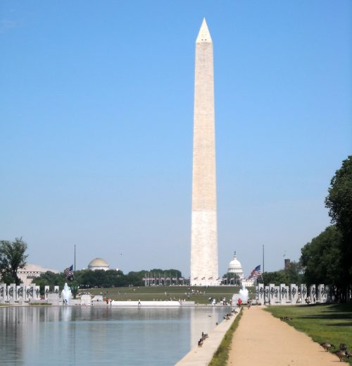 Washington_Monument_and_WW_2_memorial